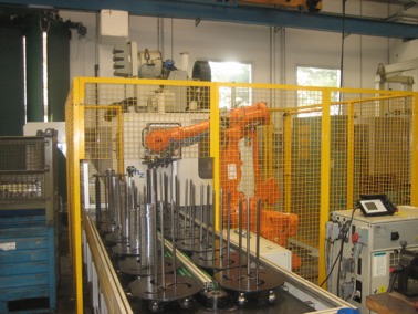 1 Bohrzentrum OMZ mit anthropomorphem Roboter ABB und mit Lager